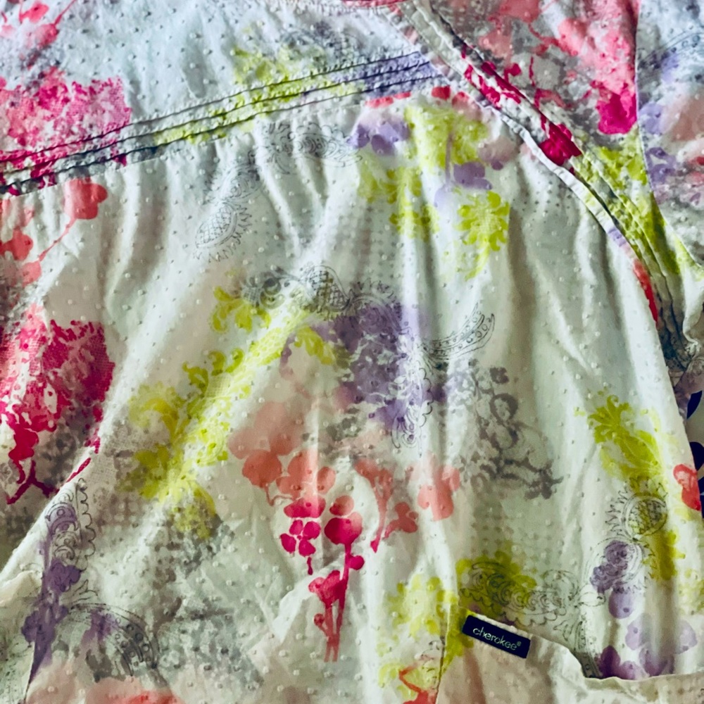 Very good condition XL scrub top